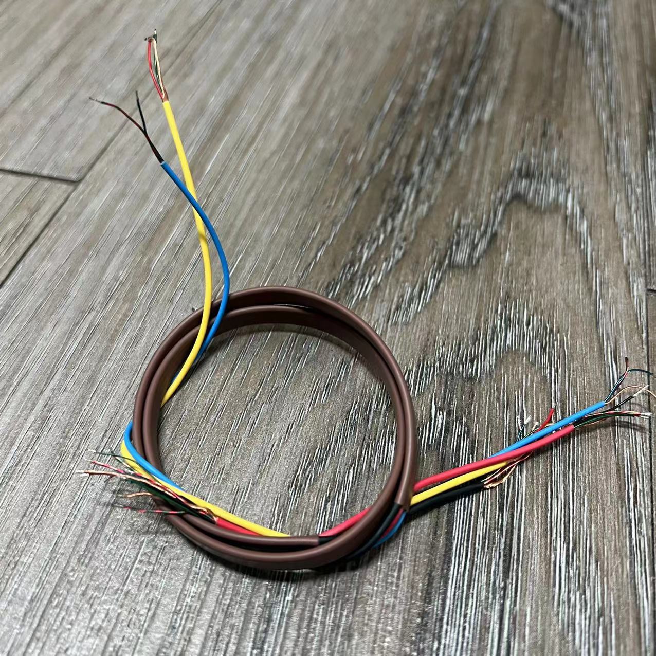 كابل عقال أصلي ليدق ستوديو برو - مراجعة Beats Headphone Studio Pro وسعره